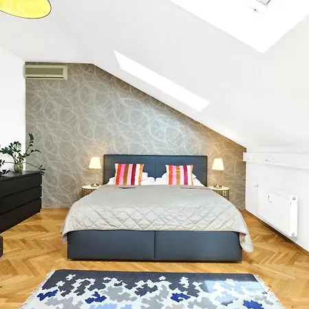 Royal Route Lesser Town Apartment *