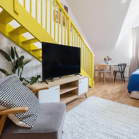 Turnkey I Charles Square Apartment *
