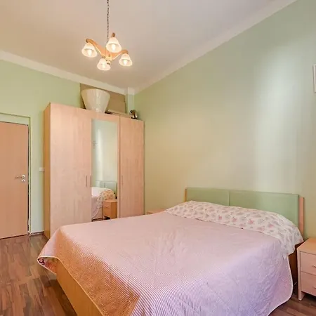 1bdr - 3 Apartment *