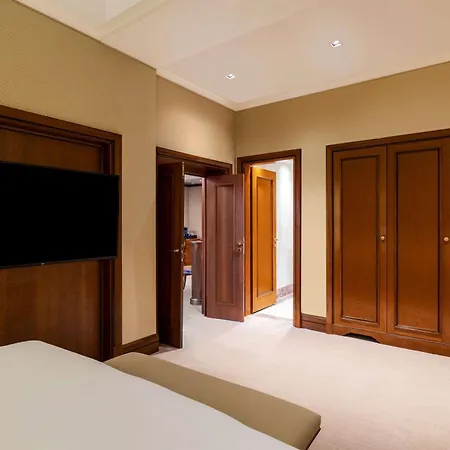 Nh Collection Carlo Iv Hotel