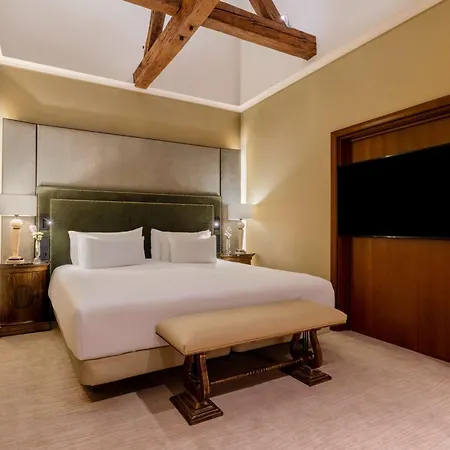 Hotel Nh Collection Carlo Iv