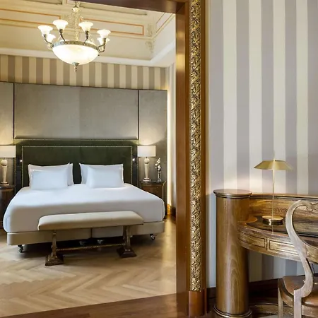 Nh Collection Carlo Iv Szálloda 5*