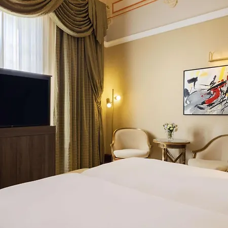 Hotel Nh Collection Carlo Iv 5*
