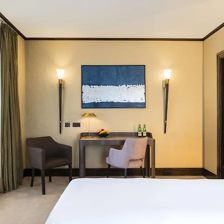 Hotel Nh Collection Carlo Iv