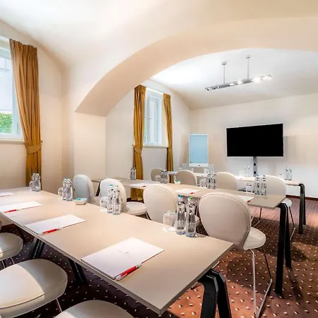 Nh Collection Carlo Iv Hotel 5*