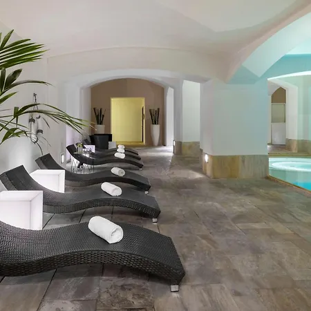 Nh Collection Carlo Iv Hotel 5*