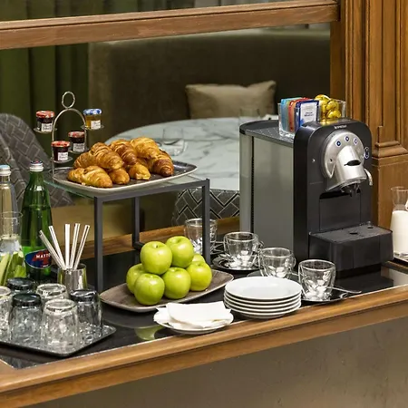 Nh Collection Carlo Iv Hotel 5*