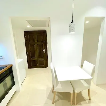 Fantastic Location! Superhost 5 Star Apartment *