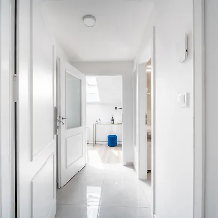 Millennium Hideaway Apartment *