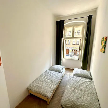 Location In Prague! 4 Bedrooms And Super Host! Apartment *