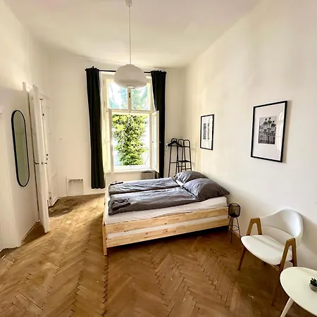 Location In Prague! 4 Bedrooms And Super Host! Prague