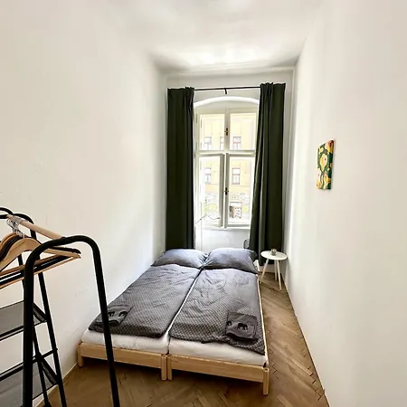 Location In Prague! 4 Bedrooms And Super Host! Apartment