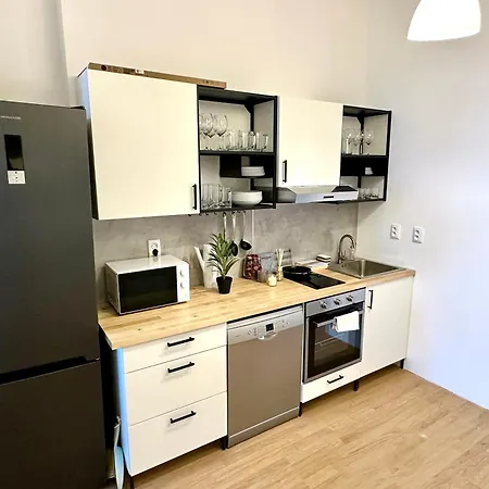 Apartment Location In Prague! 4 Bedrooms And Super Host! *