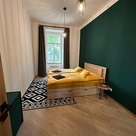 Modern In The Heart Of Vrsovice *