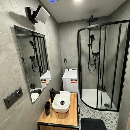 Modern In The Heart Of Vrsovice Apartment *
