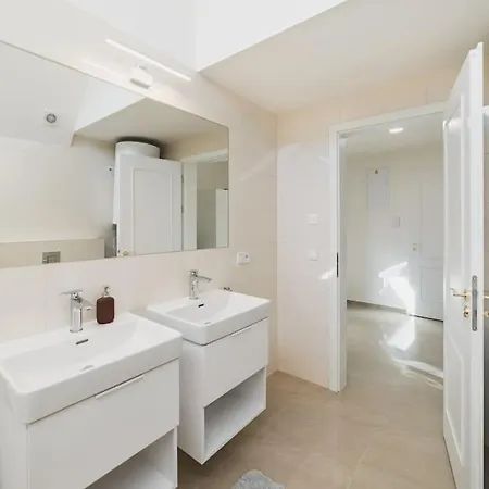 Grand Loft 110m2 Apartment Prague