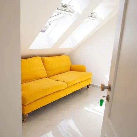 Bohemia 95m Apartment *