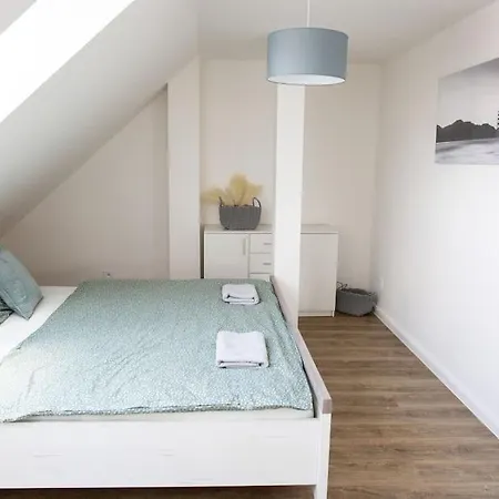 Bohemia 95m Apartment