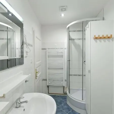 4 Sigle Beds Or 2 Double Beds Luxury Apartment Prague