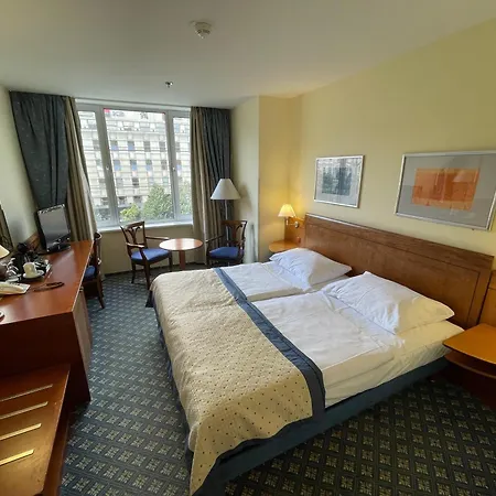 Ramada Centre 4*