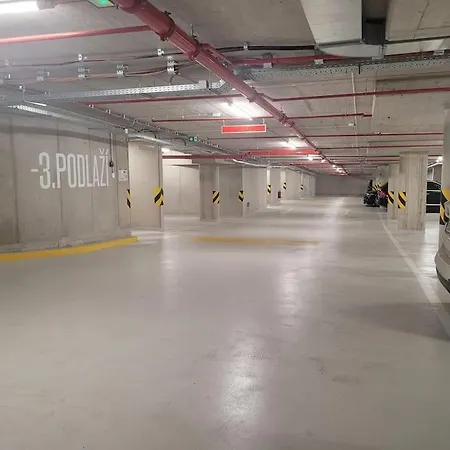 Terrace And Free Parking *