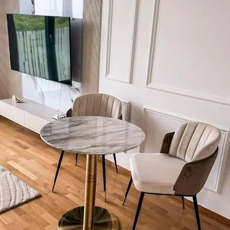 Design Luxury Near The Center Prague