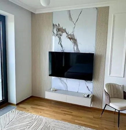 Design Luxury Near The Center Apartment