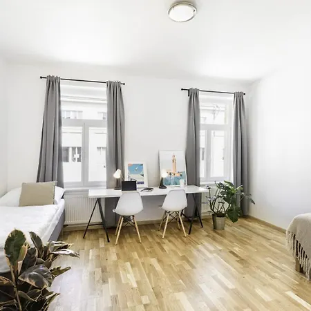 Holandska 36