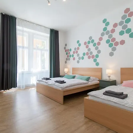 Riverside Cr Apartment *