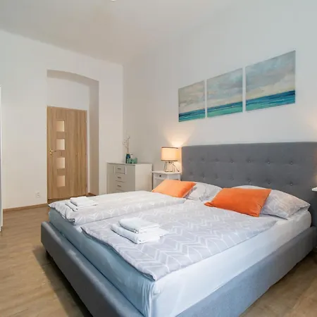 Apartment Riverside Cr *