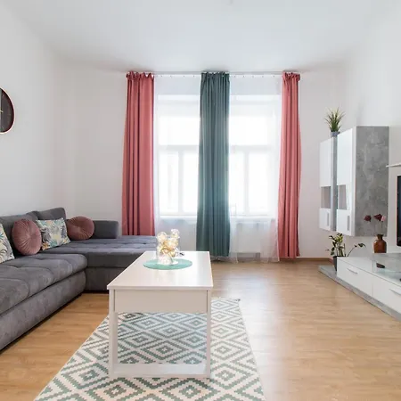 Riverside Cr Apartment *
