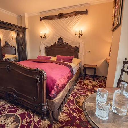 Отель Svatojansky Dvur 4*