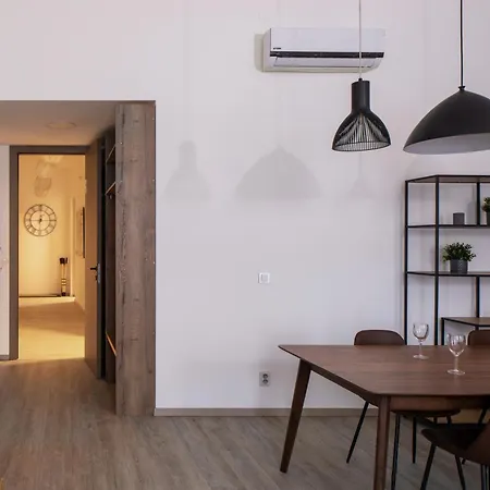 Designer In New Town By Days - 