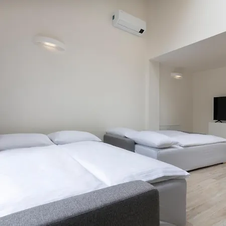 Aparthotel Kinsky Garden And By Dwellfort 4*