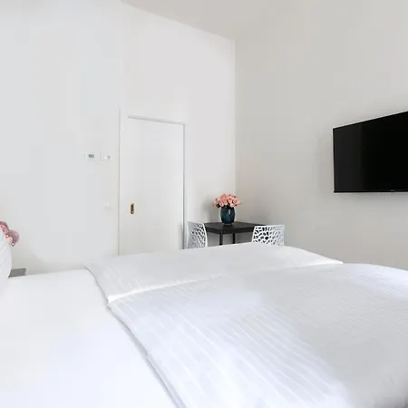 Kinsky Garden And By Dwellfort Aparthotel 4*