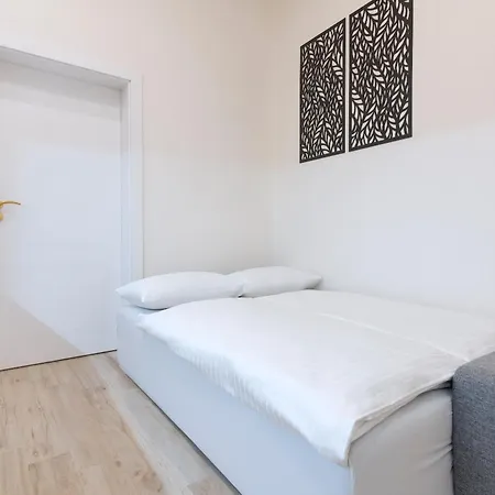Aparthotel Kinsky Garden And By Dwellfort 4*