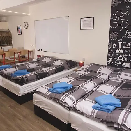 Apartmán School - Your Unique Place In By Metro Vysehrad *