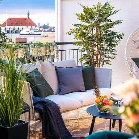 A/c Lux Rooftop 6br+3.5bath Wenceslas Square Prague