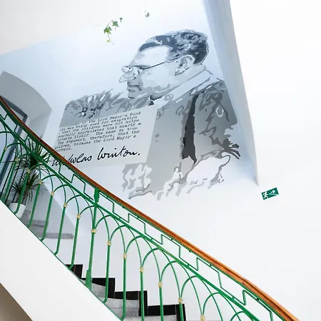 White Wolf House & بيت شباب *