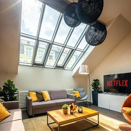 Apartment 5br+2bath Old Town Loft Luxe Brickhouse, A/c