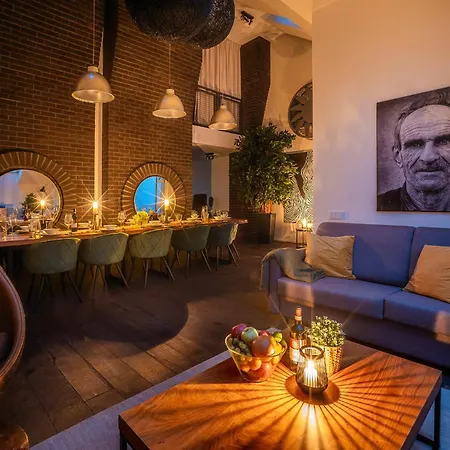 5br+2bath Old Town Loft Luxe Brickhouse, A/c Apartment Prague