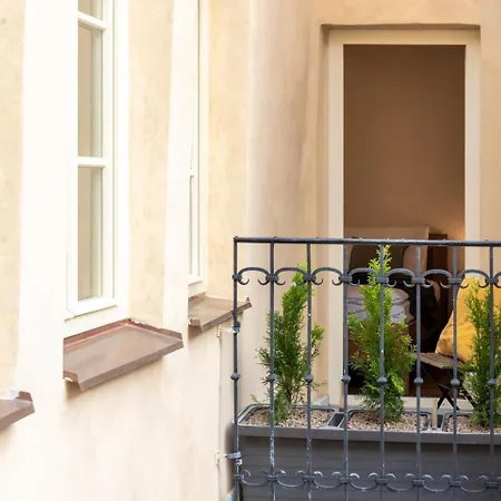 Days - Lavish In The Heart Of Prague's Old Town Apartment *