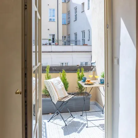 Days - Lavish In The Heart Of Prague's Old Town Prague
