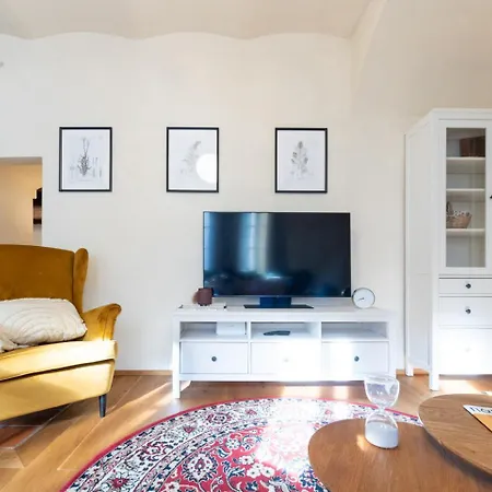 Days - Lavish In The Heart Of Prague's Old Town
