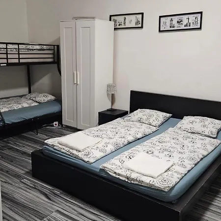 Small In Downtown For Groups Apartment Prague