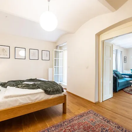 Days - Lavish In The Heart Of Prague's Old Town Prague