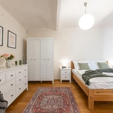 Days - Lavish In The Heart Of Prague's Old Town *