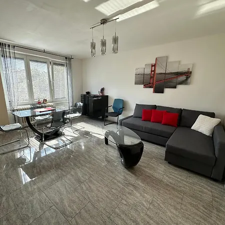 Sunny Modern With 2 With A View And Good Connections To The Centre Apartment Prague