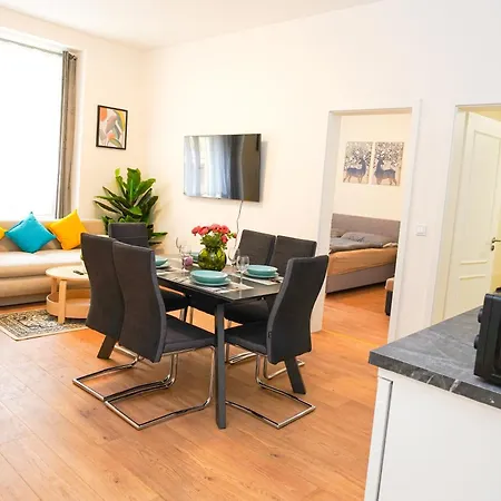 Stunning In Historical Center Apartment
