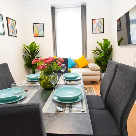 Stunning In Historical Center Apartment *